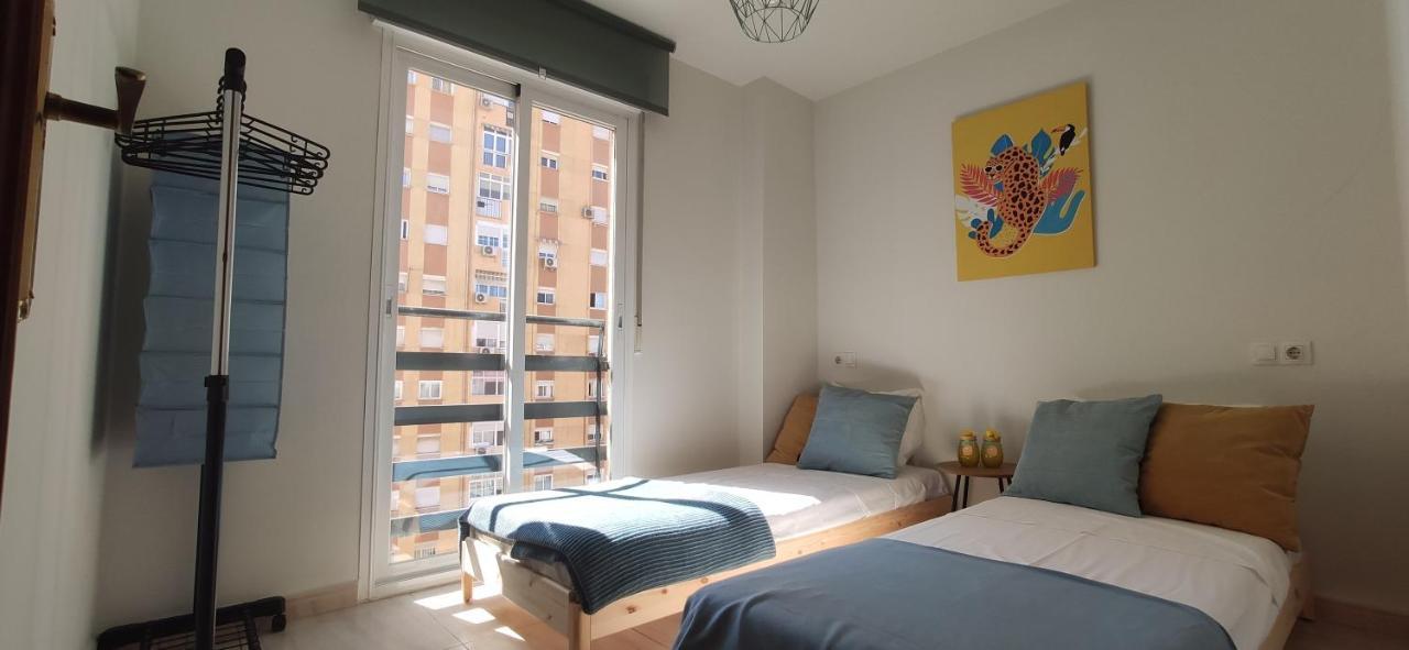 말라가 Huelin House Beach And Sun, Con Parking Y A 500 Metros De La Playa 아파트 외부 사진