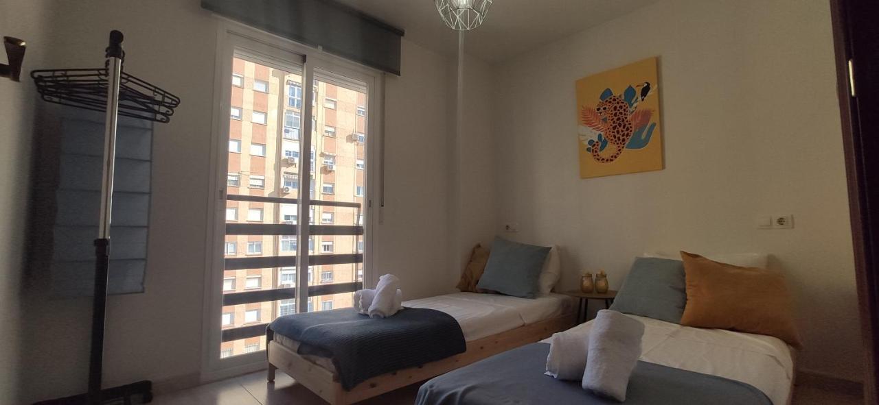 말라가 Huelin House Beach And Sun, Con Parking Y A 500 Metros De La Playa 아파트 외부 사진
